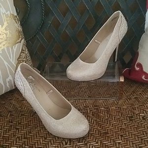 Party perfect!sparkly rose gold heels